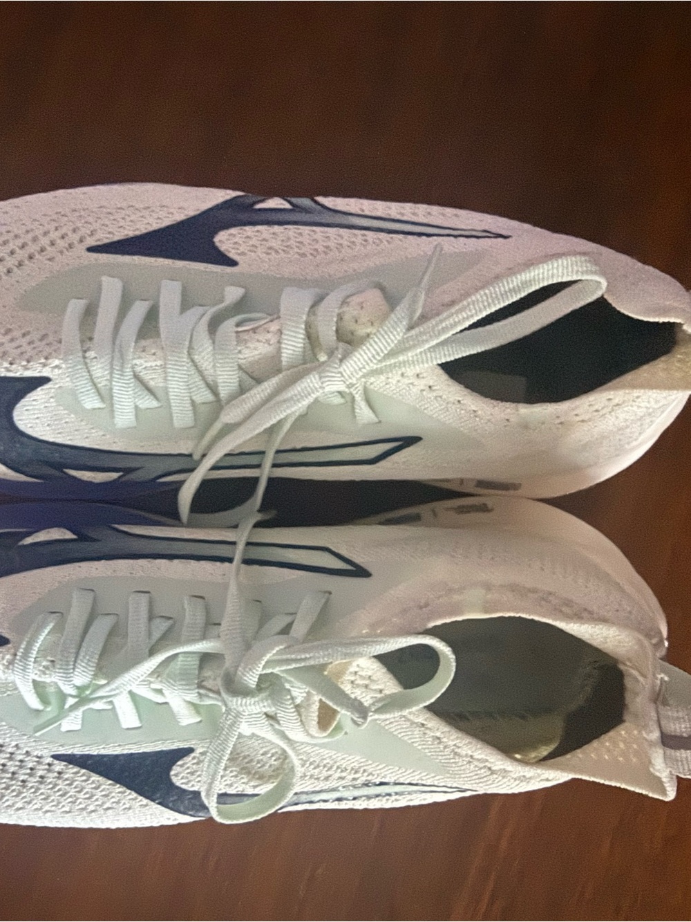 Mizuno White and green  Athletic Trainers mizuno neo zen great condition